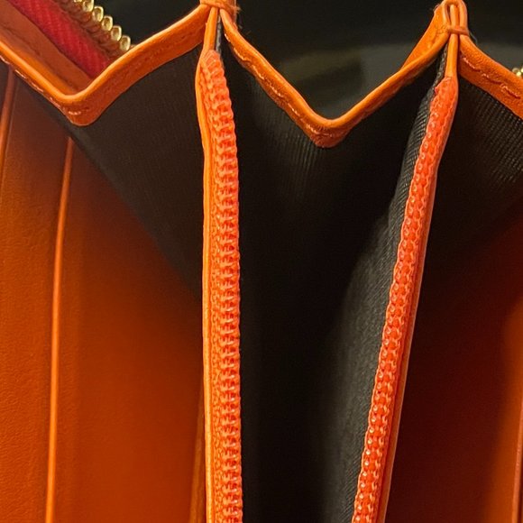 Gucci Orange Embossed Wallet - Picture 4 of 10